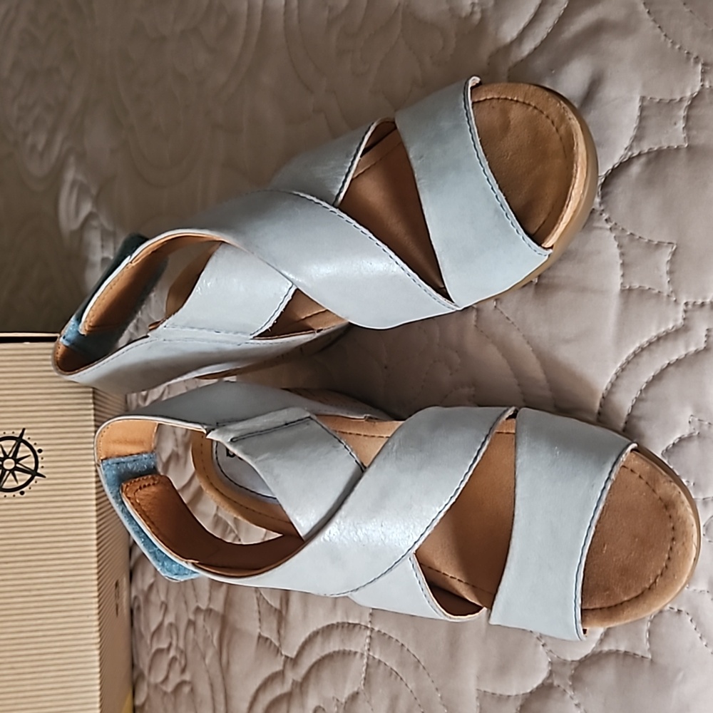 Bussola wedge sandal